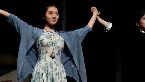 娱乐圈吃瓜必备图刘亦菲,娱乐圈的“吃瓜神器”，美貌与实力并存